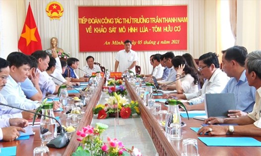Thứ trưởng Trần Thanh Nam đề nghị phát triển kinh tế tập thể theo hướng gắn sản xuất, kinh doanh với chuỗi giá trị sản phẩm. Ảnh: PV