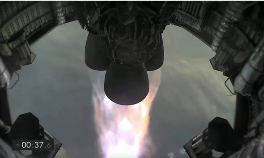 Ba động cơ Raptor trên nguyên mẫu SN11 của SpaceX khai hỏa trong chuyến bay thử nghiệm ngày 30.3. Ảnh: SpaceX.