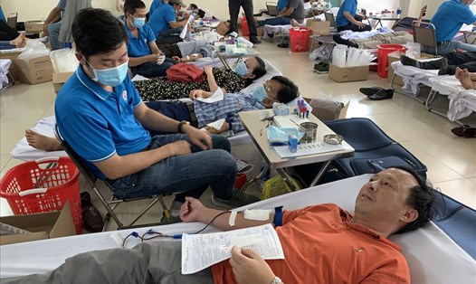 CNVCLĐ tham gia hiến máu tình nguyện. Ảnh: LĐLĐ Bà Rịa - Vũng Tàu