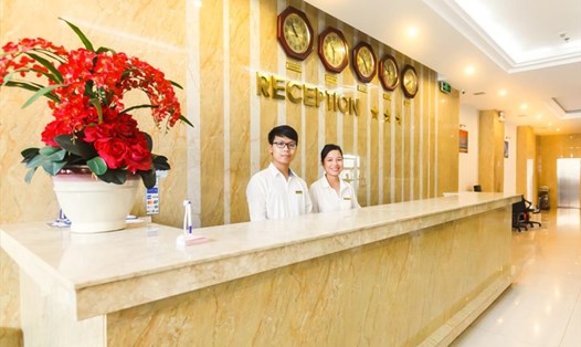 70 cán bộ quản lý và nhân viên khách sạn trên địa bàn thành phố Đà Nẵng được tập huấn nghiệp vụ quản lý khách sạn, lễ tân. Ảnh: Tường Minh