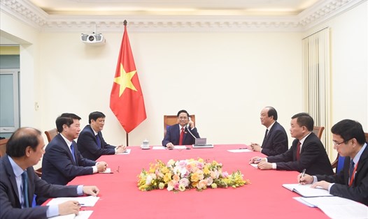 Thủ tướng Phạm Minh Chính điện đàm với Thủ tướng Campuchia Hun Sen. Ảnh: BNG
