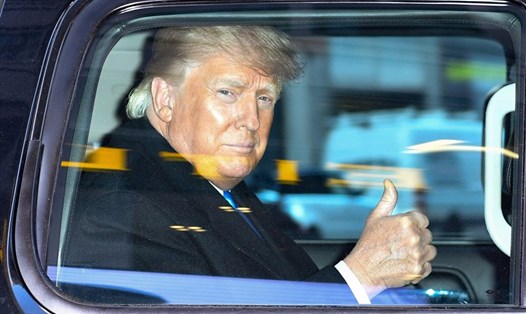 Cựu Tổng thống Mỹ Donald Trump tụt gần 300 bậc trong danh sách tỉ phú Forbes. Ảnh: AFP/Getty.