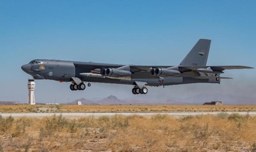 Nỗ lực phóng thử tên lửa siêu thanh từ máy bay ném bóm chiến lược B-52H (trong ảnh) của Mỹ đã không thành công. Ảnh: Lực lượng không quân Mỹ