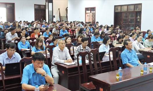 Hội nghị đã giải đáp nhiều thắc mắc, kiến nghị của người lao động trên địa bàn tỉnh Kon Tum. Ảnh N.Anh