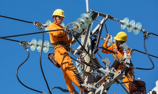 Điện lực miền Trung đảm bảo chất lượng cung cấp điện cho khách hàng. Ảnh: Hoàng Ngọc Thạch