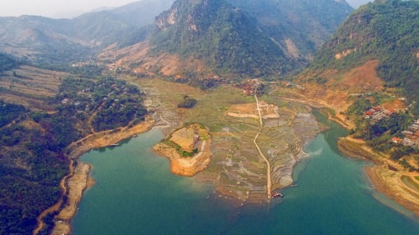 Vẻ đẹp lòng hồ thủy điện Sơn La (Quỳnh Nhai) hứa hẹn sẽ làm điểm nhấn du lịch của tỉnh trong thời gian tới. Ảnh: BTC