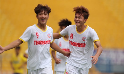 U19 Học viện NutiFood JMG là đội duy nhất toàn thắng ở vòng bảng Giải U19 Quốc gia 2021. Ảnh: Hồng Linh.