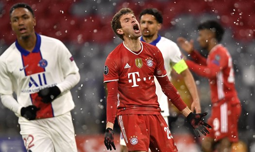 Chuỗi bất bại của Bayern Munich dừng lại ở con số 19 cùng nguy cơ trở thành cựu Vương. Ảnh: EPA