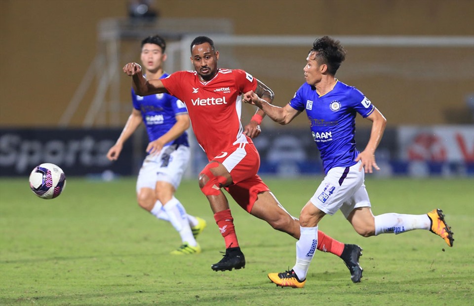 Hà Nội đang bị Viettel và các đội khác bỏ với khoảng cách khá xa tại V.League 2021. Ảnh: VPF.