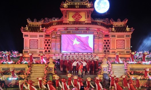 Một tiết mục tại khai mạc Festival nghề truyền thống Huế 2017. Ảnh: Tường Minh