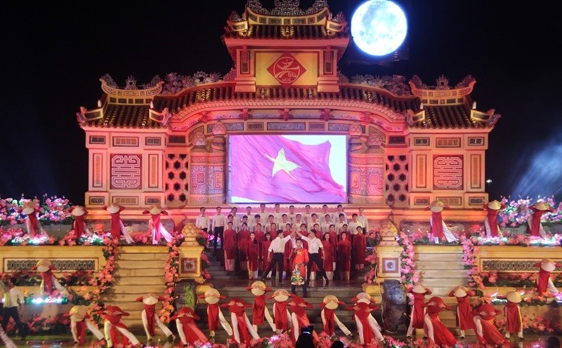 Một tiết mục tại khai mạc Festival nghề truyền thống Huế 2017. Ảnh: Tường Minh