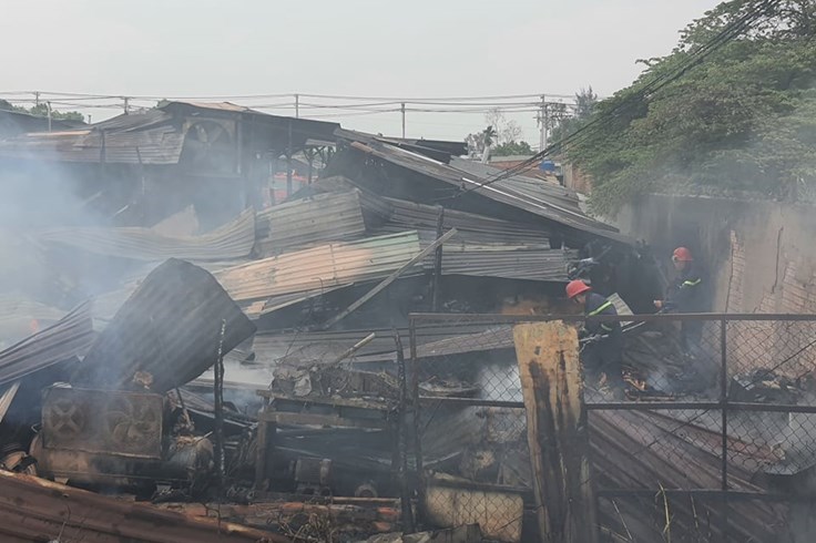 TPHCM: Điều tra nguyên nhân vụ cháy lớn ở huyện Hóc Môn