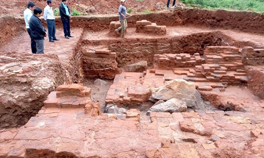 Bình Định khai quật khảo cổ lần 2 tại phế tích Tháp Châu Thành. Ảnh: SVHTT
