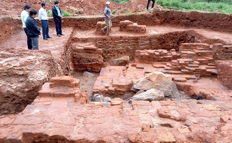 Bình Định khai quật khảo cổ lần 2 tại phế tích Tháp Châu Thành. Ảnh: SVHTT