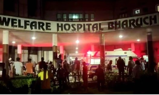 Vụ cháy bệnh viện phúc lợi Bharuch diễn ra vào 1h sáng 1.5 khiến 16 bệnh nhân COVID-19 thiệt mạng. Ảnh: Welfare Hospital