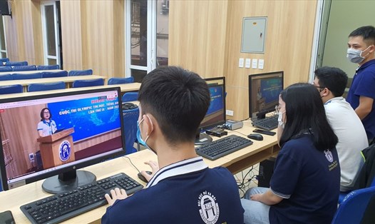 Nhiều trường cho sinh viên học và thi online để phòng dịch.