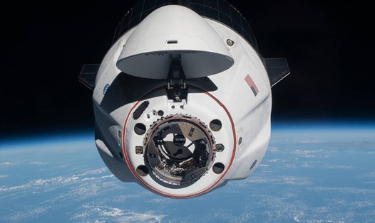 Tàu Crew Dragon Endeavour của SpaceX tiếp cận Trạm Vũ trụ Quốc tế (ISS) hôm 24.4.2021. Ảnh: NASA.