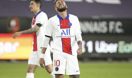 Neymar đang bị Barcelona tố là lợi dụng họ để gây sức ép với Paris Saint Germain. Ảnh: AFP