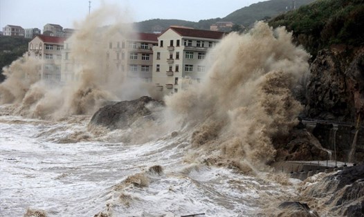 Nước biển dâng làm tăng mức độ triều cường, xói mòn và xâm nhập mặn ở Trung Quốc. Ảnh: AFP