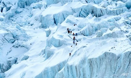 Đỉnh Everest nằm giữa biên giới Trung Quốc và Nepal với sườn phía bắc thuộc Trung Quốc. Ảnh: AFP