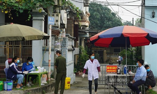 Khu vực cách ly vì có bệnh nhân COVID-19 ở Hà Nội. Ảnh: Tùng Giang