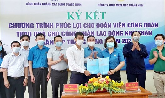 Công đoàn ngành Xây dựng Quảng Ninh - Công ty TNHH Medlatec Quảng Ninh ký kết chương trình phúc lợi đoàn viên công đoàn. Ảnh: CTV