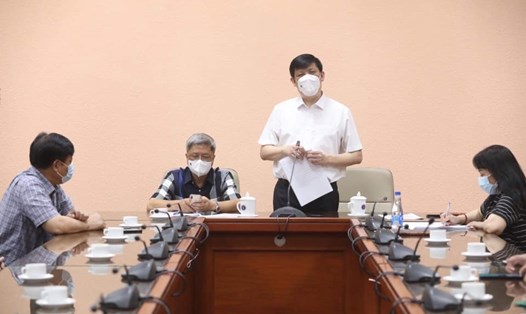 Bộ trưởng Bộ Y tế Nguyễn Thanh Long nêu 3 điểm khiến đợt dịch thứ 4 phức tạp hơn. Ảnh: Bộ Y tế