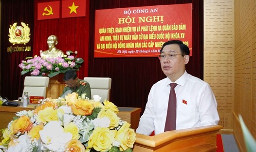 Chủ tịch Quốc hội Vương Đình Huệ phát biểu, chỉ đạo Hội nghị. Ảnh: TTXVN