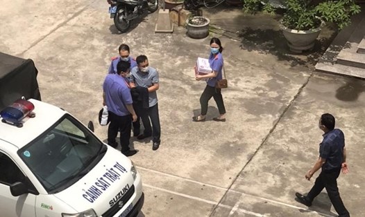 Viện Kiểm sát nhân dân tối cao thực hiện lệnh bắt 3 cán bộ công an quận Đồ Sơn, Hải Phòng. Ảnh CTV