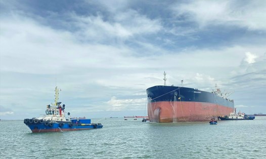 Lai dắt tàu biển tại Quảng Ninh (ảnh mang tính minh họa). Ảnh: GT