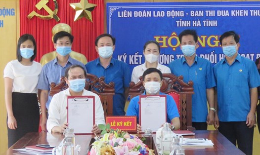 LĐLĐ Hà Tĩnh ký kết chương trình hợp tác với Ban Thi đua  Khen thưởng tỉnh Hà Tĩnh. Ảnh: CĐ.