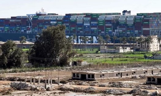 Ai Cập bắt giữ tàu Ever Given, đòi bồi thường gần 1 tỉ USD vụ mắc kẹt ở kênh đào Suez. Ảnh: AFP