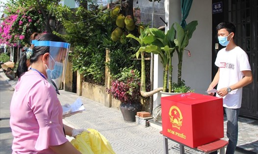 LĐLĐ Đà Nẵng yêu cầu đảm bảo 100% công nhân ở các Tổ nhà trọ tự quản khu nhà trọ đăng ký danh sách cử tri và thực hiện quyền bầu cử. Ảnh: Hữu Long