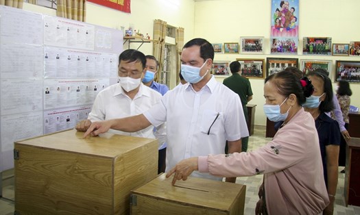 Đoàn công tác của Hội đồng bầu cử Quốc gia làm việc với tỉnh Lai Châu. Ảnh: Thành Chương.