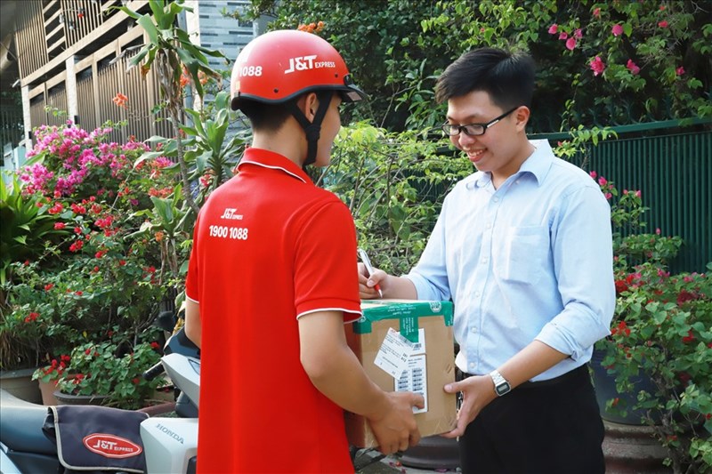 J&T Express liên tục được bình chọn là đơn vị giao hàng yêu thích trên sàn Shopee