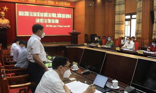Thứ trưởng Bộ Y tế Đỗ Xuân Tuyên phát biểu tại buổi làm việc với lãnh đạo tỉnh Thái Bình về công tác phòng, chống COVID-19. Ảnh: D.T