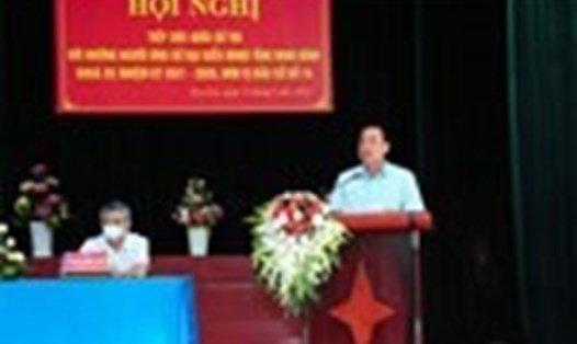 Ông Dương Đức Khanh trình bày trước cử tri về chương trình hành động nếu được lựa chọn bầu là đại biểu HĐND tỉnh Ninh Bình khoá XV, nhiệm kỳ 2021-2026. Ảnh: NT