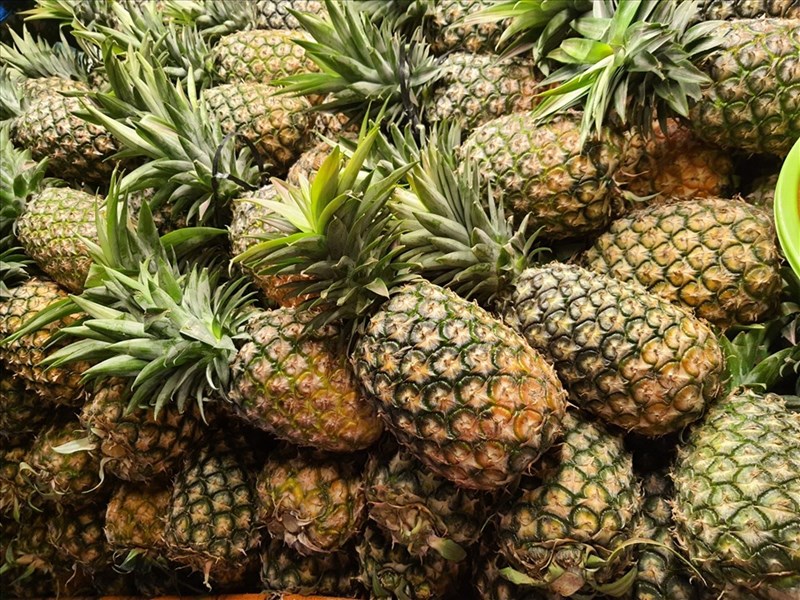 What are the benefits of eating ripe pineapple?