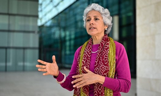 Bà Soumya Swaminathan kêu gọi tiếp tục thực hiện các biện pháp phòng chống COVID-19 đối với cả những người đã được tiêm vaccine. Ảnh: AFP