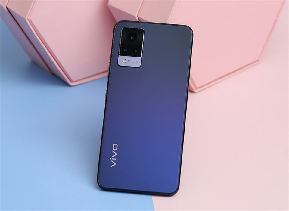 vivo V21 5G có giá bán 9,99 triệu đồng. vivo V21 5G có giá bán 9,99 triệu đồng.