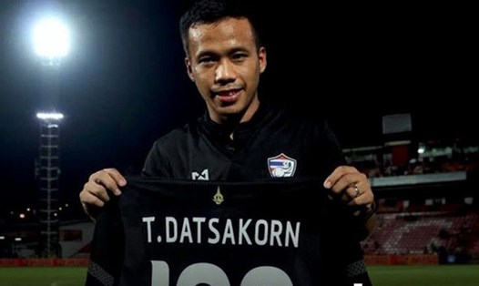 Cựu tiền vệ Hoàng Anh Gia Lai Datsakorn Thonglao sẽ được FIFA đưa vào danh sách những cầu thủ có 100 lần khoác áo tuyển quốc gia trở lên. Ảnh: SMM.