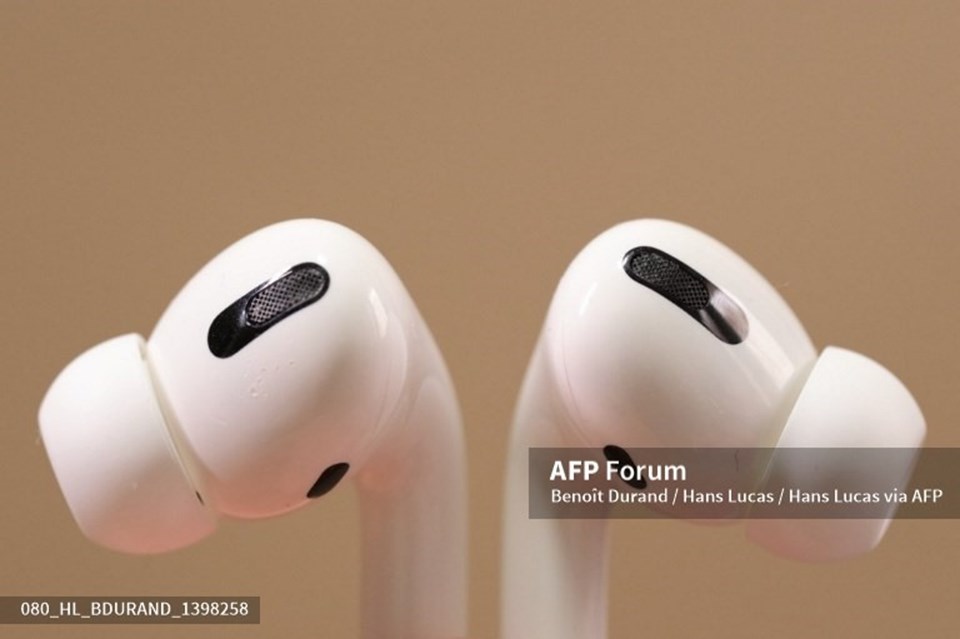 AirPods 3 của Apple được cho là có "ngoại hình" tương tự AirPods Pro. Ảnh: AFP AirPods 3 của Apple được cho là có "ngoại hình" tương tự AirPods Pro. Ảnh: AFP