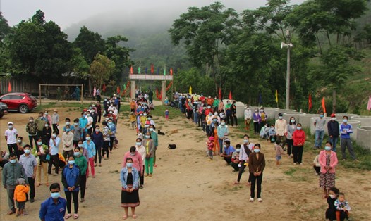 Người dân ở xã Đắk Pre tham gia bầu cử sớm. Ảnh: Thanh Chung