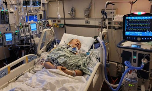 Bệnh nhân COVID-19 Renato Aquino được ghép phổi thành công. Ảnh: Northwestern Medicine