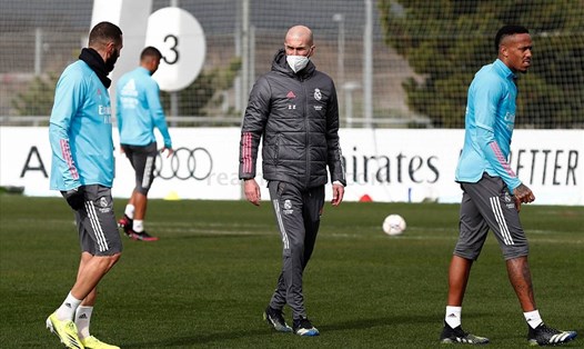 Zinedine Zidane đã nói với các học trò về quyết định của mình. Ảnh: Real Madrid