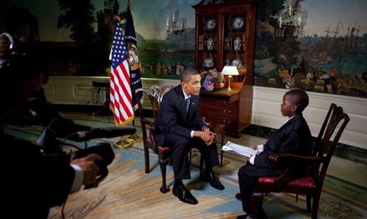 Ở tuổi 11, Damon Weaver (phải) đã phỏng vấn Tổng thống Barack Obama trong Phòng ngoại giao của Nhà Trắng. Ảnh: NYT.