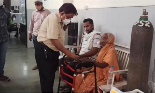 Cụ bà Ấn Độ 76 tuổi hiện được điều trị trong bệnh viện. Ảnh: India Today.