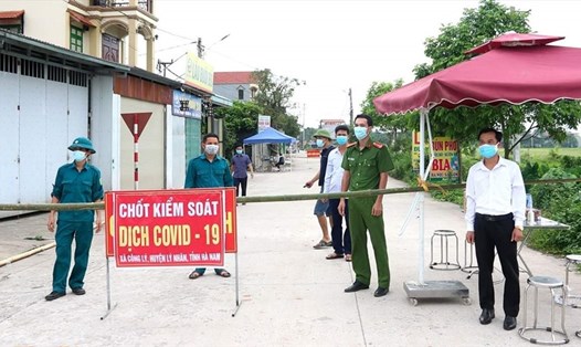 Liên quan ổ dịch mới ở thôn Phú Đa, xã Công Lý (huyện Lý Nhân, Hà Nam), từ đêm ngày 15.5 đến nay đã ghi nhận 11 trường hợp mắc COVID-19. Ảnh: Trần Ích.