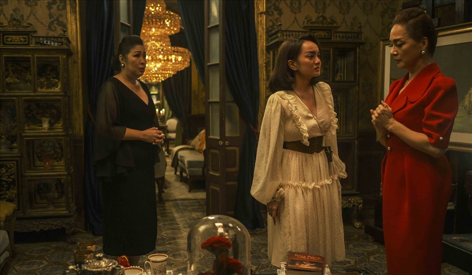 "Gái già lắm chiêu" sẽ được chiếu trên Netflix phục vụ khán giả toàn cầu. Ảnh: NVCC