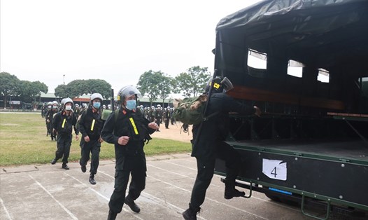 Lực lượng Cảnh sát cơ động được chi viện tới tỉnh Bắc Giang để phối hợp, hỗ trợ tuần tra, kiểm soát... phòng chống dịch COVID-19. Ảnh: Bộ Công an